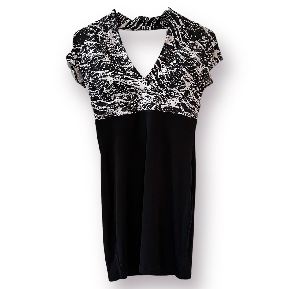 Mixxology Black White Cocktail Dress body-con Open Back Short Sleeve Sexy Y2K